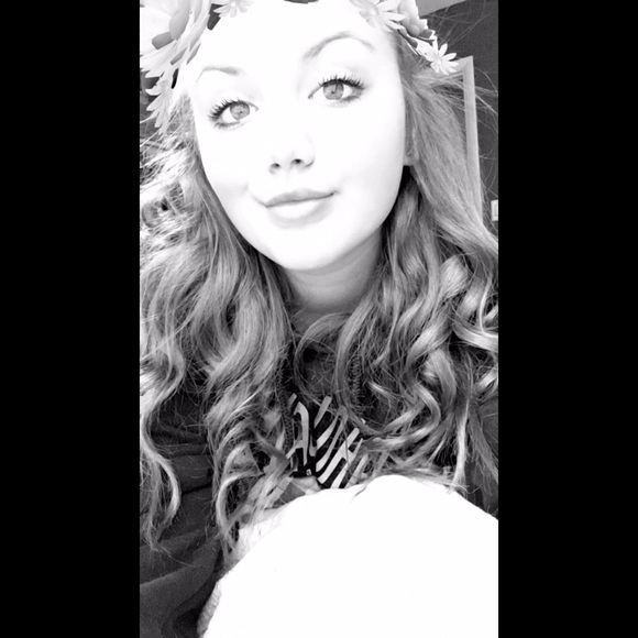 Profile Picture of Michaela Weidner (@kaylaaqueen) on Poshmark