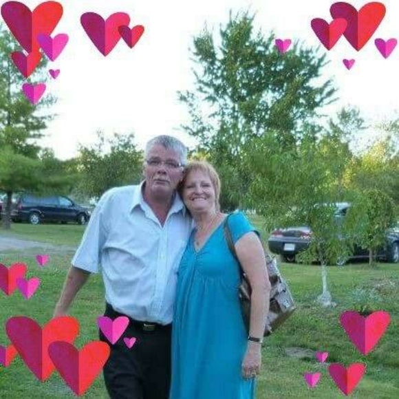 Profile Picture of Chris Billings (@chris33b) on Poshmark