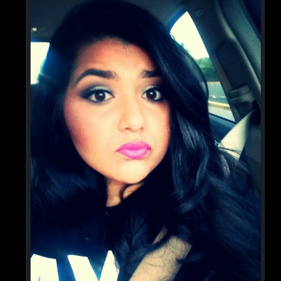 Profile Picture of Isha Singh (@isha712) on Poshmark