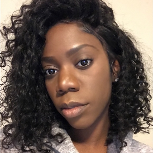 Profile Picture of Valencia Cagiano (@iamvalencia) on Poshmark