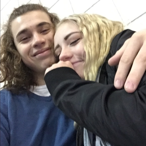 Profile Picture of Robbie Thomas (@robbie_tho) on Poshmark