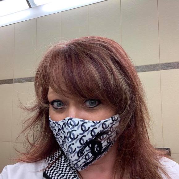 Profile Picture of Carrie Debortoli (@carrieeynon) on Poshmark