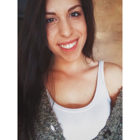 Profile Picture of Taylor Guskind (@taylorguskind_) on Poshmark