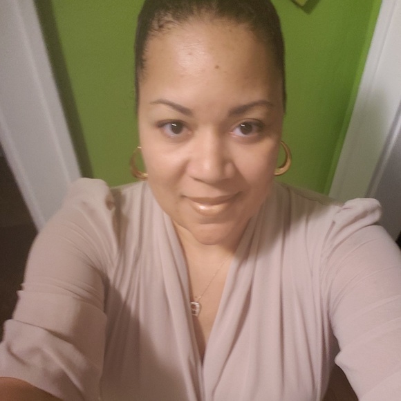 Profile Picture of Jessica Solomon (@mzjai124) on Poshmark