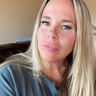 Profile Picture of Alexandra Smith Hutton (@huttonalexandra) on Instagram
