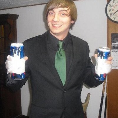 Profile Picture of Josh Lingerfelt (@vanstrummer33) on Twitter