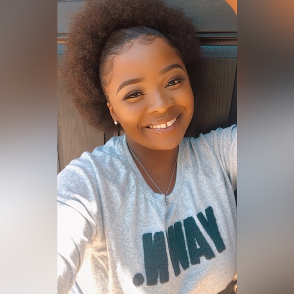 Profile Picture of Elan Neysmith (@elan001) on Poshmark