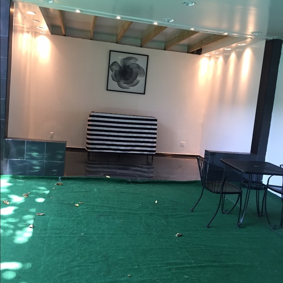 Profile Picture of Fred John (@queenclapp) on Poshmark