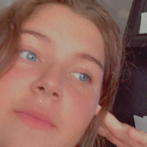 Profile Picture of Rachael Torok (@homemadesticker) on Poshmark