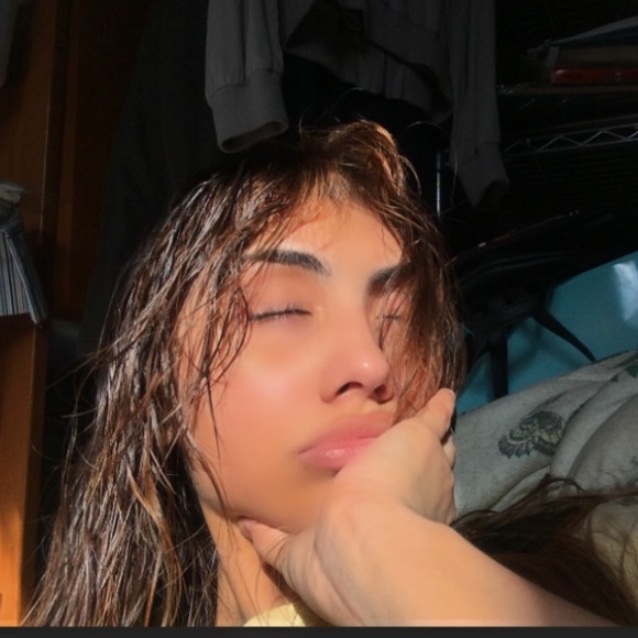 Profile Picture of Bethany Cardenas (@boogurl114) on Poshmark