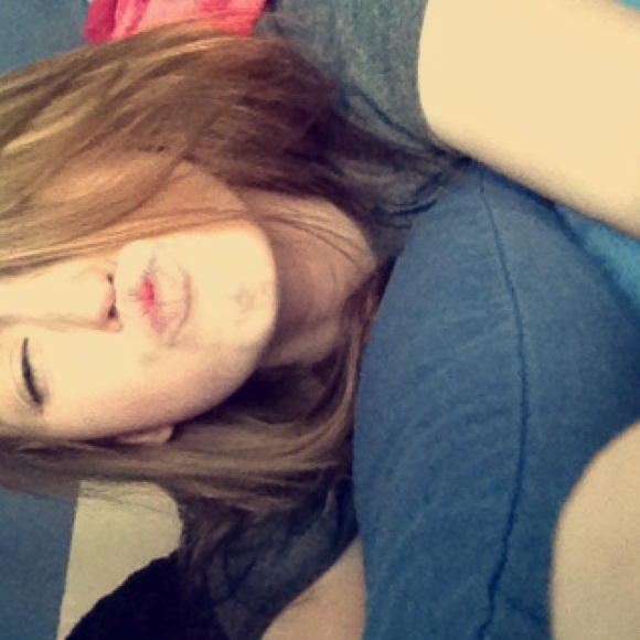 Profile Picture of Ashley Isham (@ashleyishamm) on Poshmark