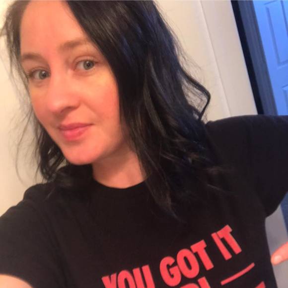 Profile Picture of Lindsey Wiltshire (@linzwiltshire) on Poshmark