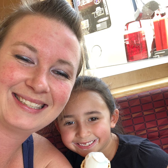 Profile Picture of Crystal Graves (@cgraves1205) on Poshmark