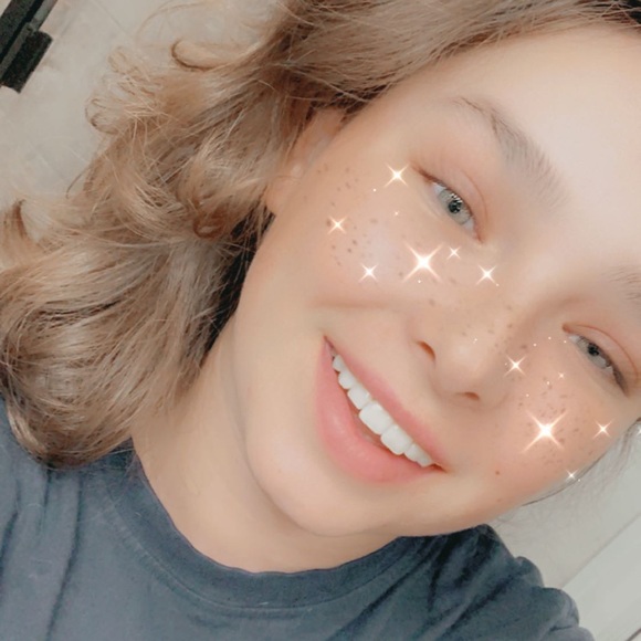 Profile Picture of Kate Adelmann (@kateadelmann) on Poshmark