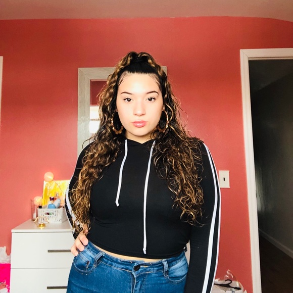 Profile Picture of Cassandra Blanco (@cassandrablanco) on Poshmark