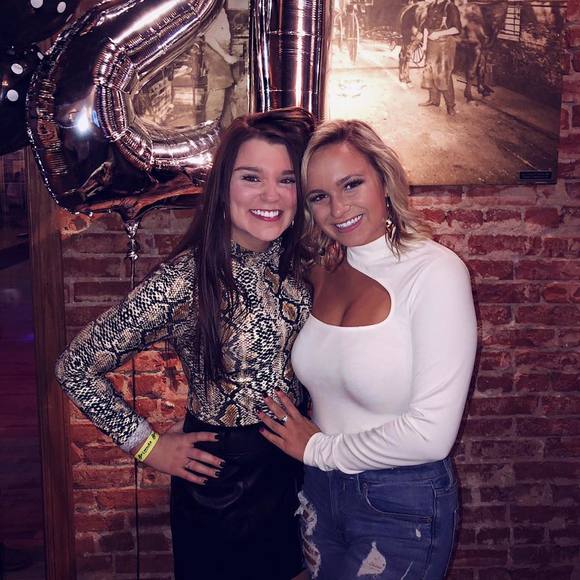 Profile Picture of Ashton Neuses (@ashtonneuses) on Poshmark