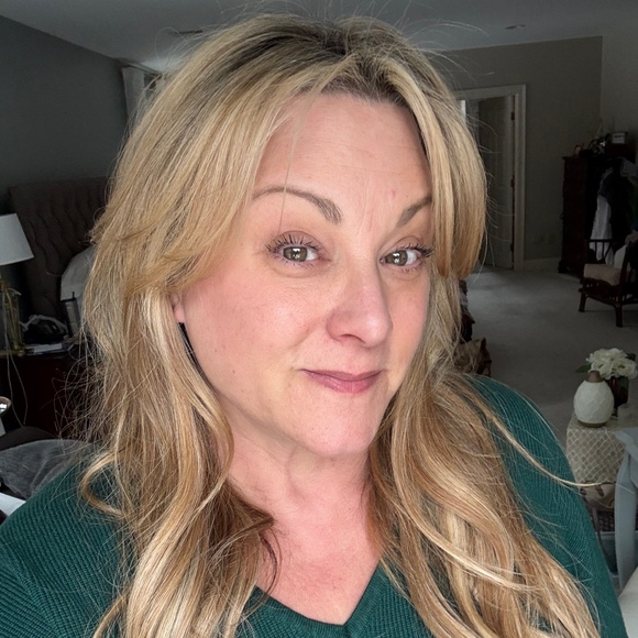 Profile Picture of Kim Chaves chaves (@kim_mariex5) on Poshmark