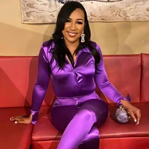 Profile Picture of Kamara Holmes (@kamara_holmes) on Poshmark