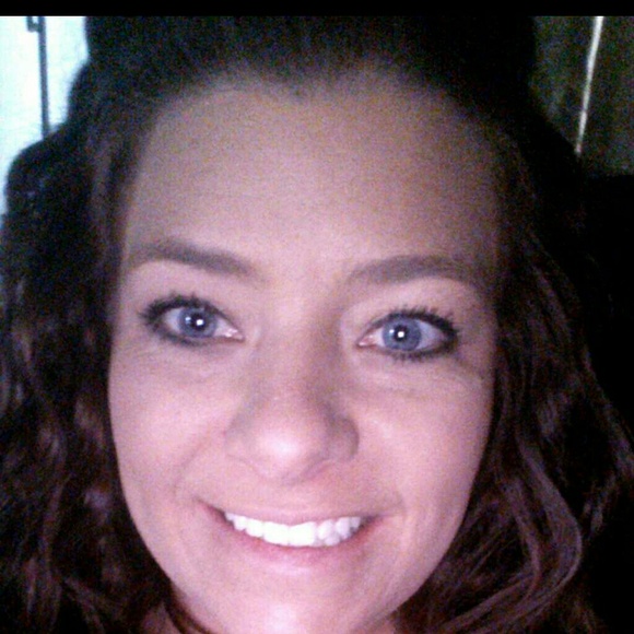 Profile Picture of Bobbie Moe (@bmoe2510) on Poshmark