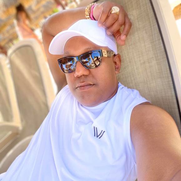 Profile Picture of Victor González de paula (@vgonzales2203) on Poshmark