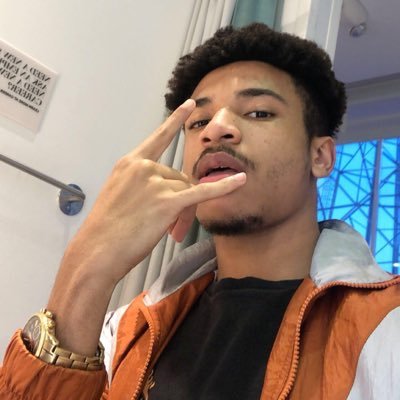 Profile Picture of ألين أندرو (@HandyDandyDrew) on Twitter