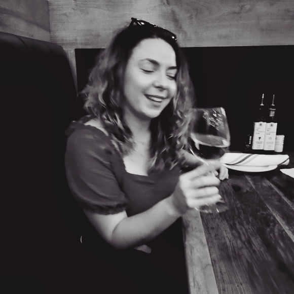 Noémi Erdődi - Poshmark Profile Picture of Noémi Erdődi (@itsnoemi8) on Poshmark