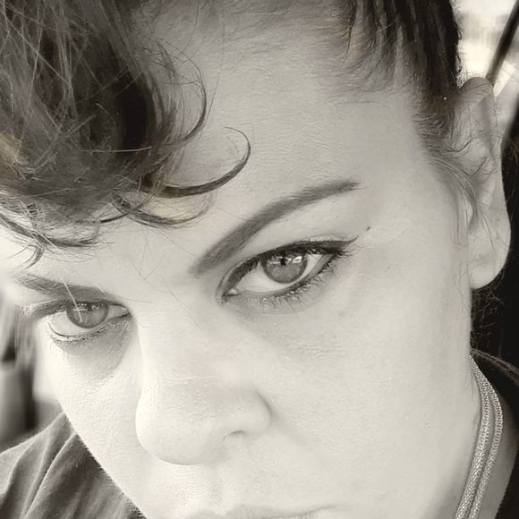 Profile Picture of Amanda Be (@amanda_be) on Poshmark