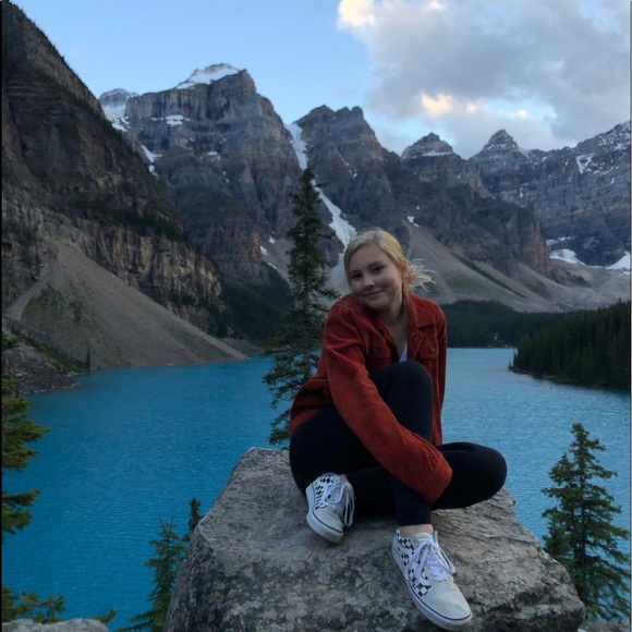 Profile Picture of Ava Shager (@ajshager) on Poshmark