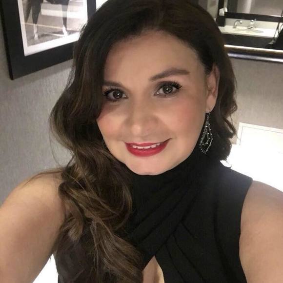 Profile Picture of Angeles Mongarro (@angellvel) on Poshmark