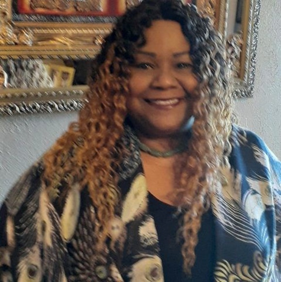 Profile Picture of Paula George (@paulaguillard) on Poshmark