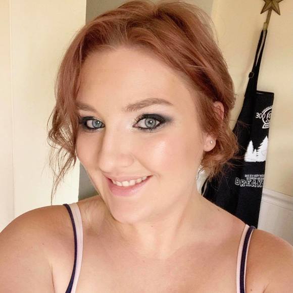 Profile Picture of Nicoletta Enix (@nicolettaenix) on Poshmark