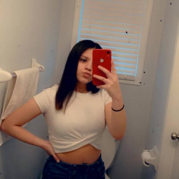 Profile Picture of Juliana Echavarria (@julianamel9) on Poshmark