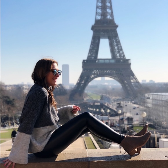 Profile Picture of Nicole Forlenza (@nicoleforlenza) on Poshmark