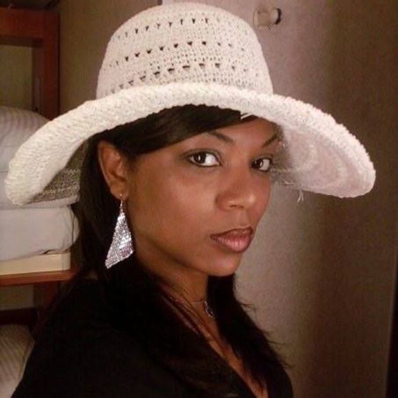 Profile Picture of Aisha Weaver (@aisharendleman) on Poshmark