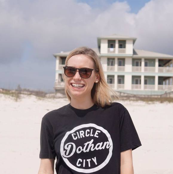 Profile Picture of Lauren Boyd (@laurencham) on Poshmark