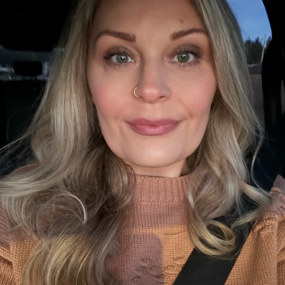 Profile Picture of Jessie Loper (@jmlxoxo) on Poshmark