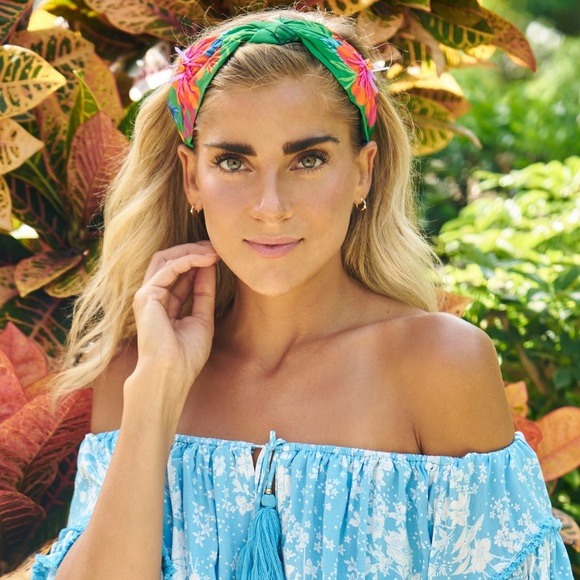 Profile Picture of Hope Hodgson (@hopeoverflows) on Poshmark