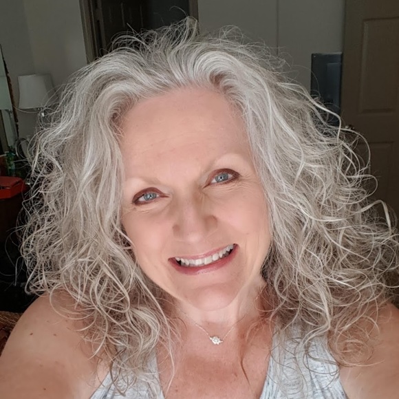 Profile Picture of Bobbie Brown (@bobbiebrown274) on Poshmark