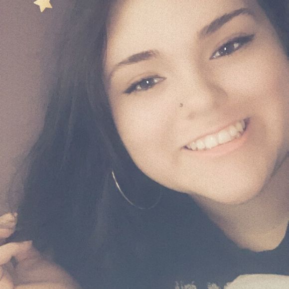 Profile Picture of Emily Alvarez (@tdm52298) on Poshmark