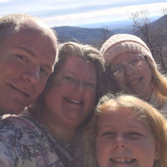 Profile Picture of Terri Shelander (@terrishelander) on Poshmark