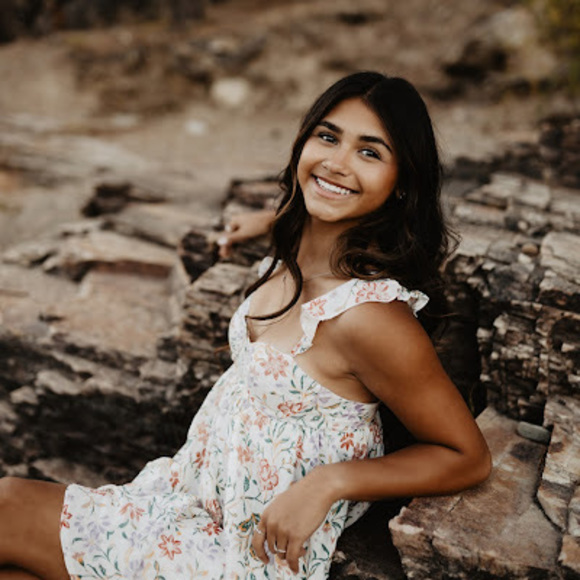 Profile Picture of Kamryn Amich (@amichkamryn584) on Poshmark