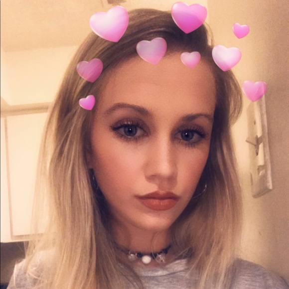 Profile Picture of Basiah Bowman (@bejklair) on Poshmark