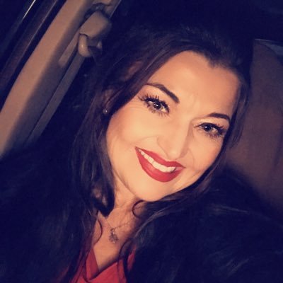 Profile Picture of Aimee Managan Pizzaon Twitter