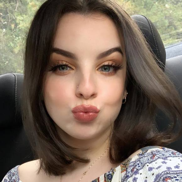 Profile Picture of Breanna Sweatt (@bsweatt) on Poshmark