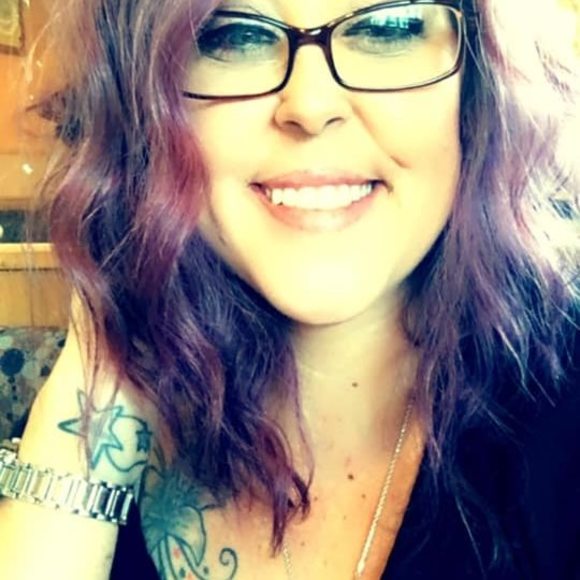 Profile Picture of Erica Magnuson (@rjoliviamya) on Poshmark