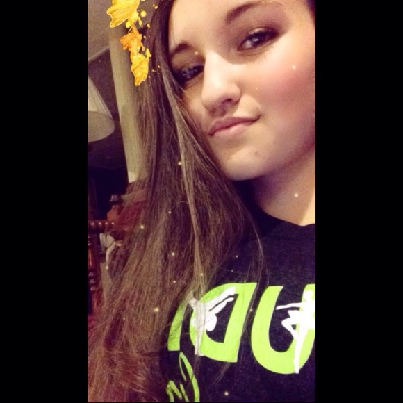 Profile Picture of Allison Meyer (@alliem402) on Poshmark