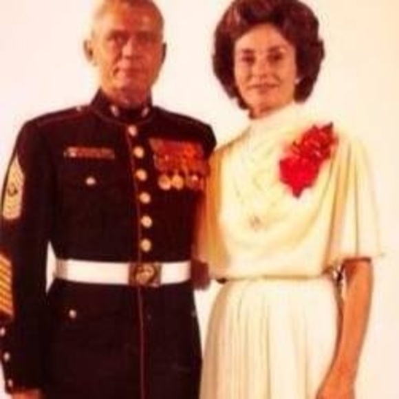 Betty Gradick - Poshmark Profile Picture of Betty Gradick (@luvmyrose12791) on Poshmark