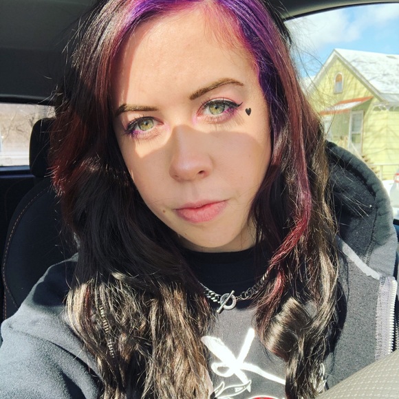 Amber Coldwell - Poshmark Profile Picture of Amber Coldwell (@aecoldwell) on Poshmark