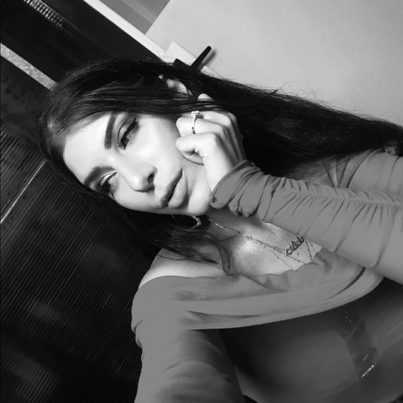 Profile Picture of Mischa Mavian (@mischamavian) on Poshmark