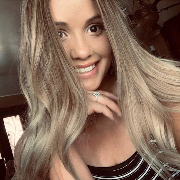 Profile Picture of Julia Manning (@julia_manning) on Poshmark